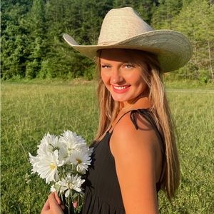 Meet your Posher, Camille